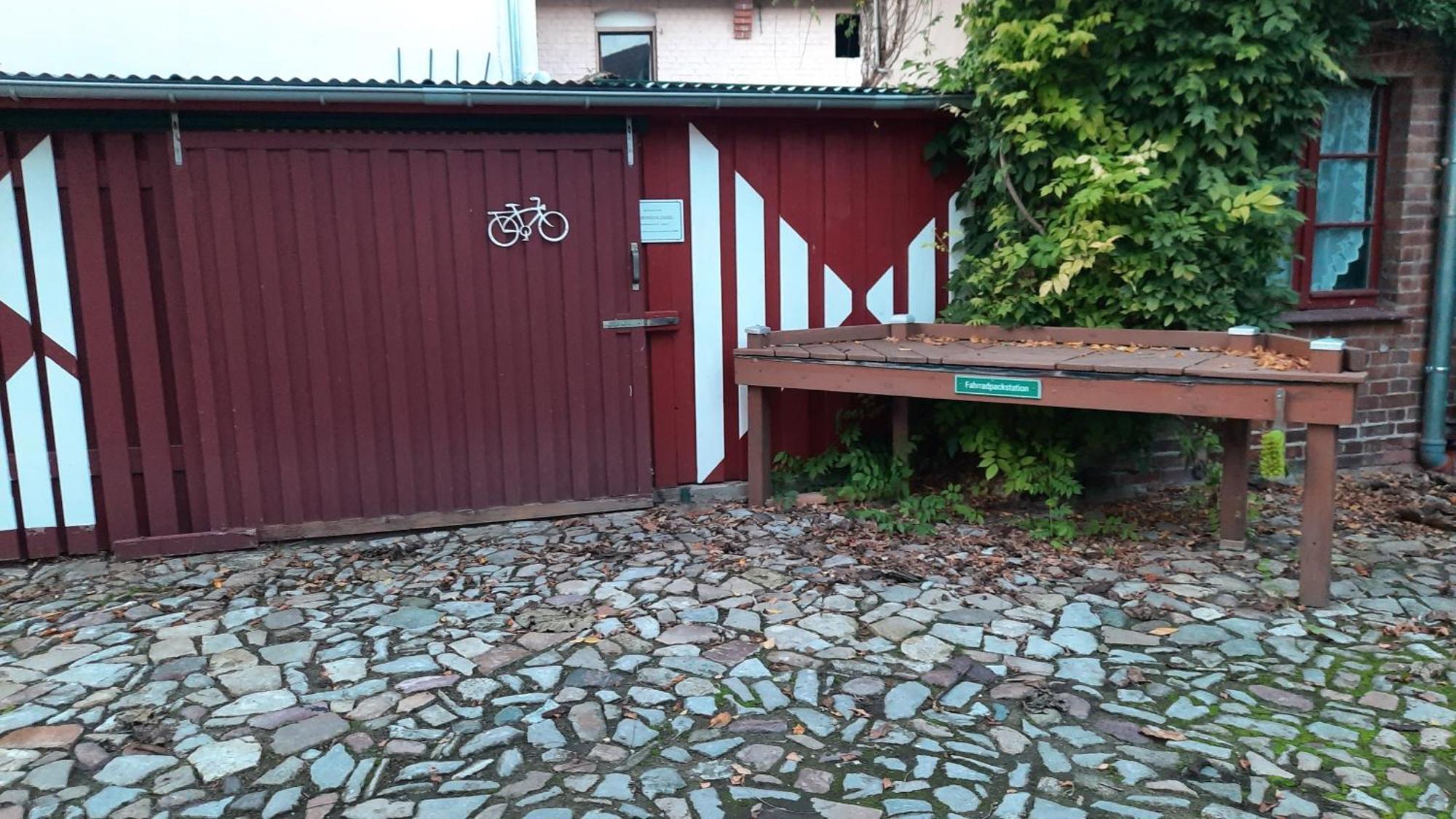 Hotel garni&Oma's Heuhotel 'Pension zur Galerie' Barby Exterior foto
